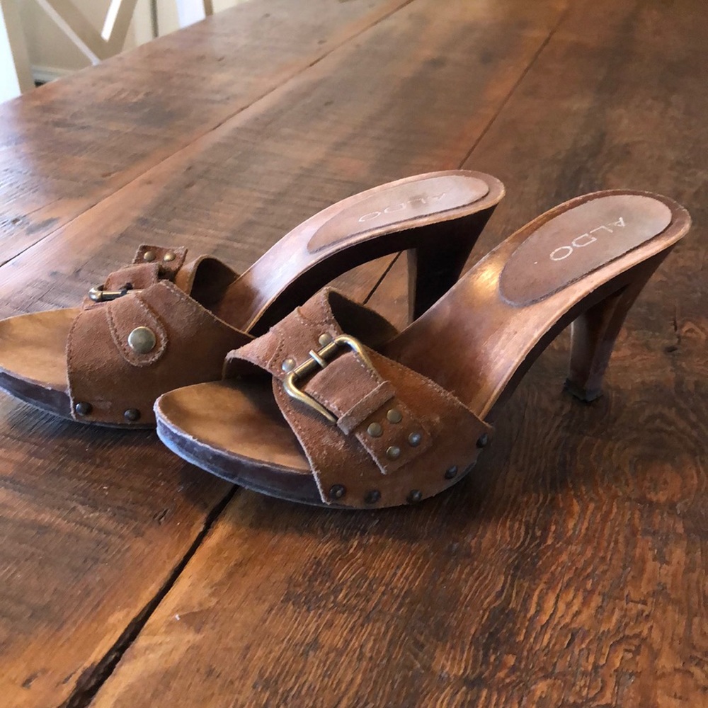 Aldo size 8 (39) heels.